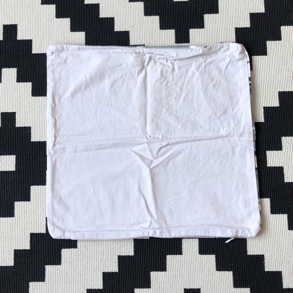 H&M Owl-Print Accent Cushion cover - Picture 2 of 3